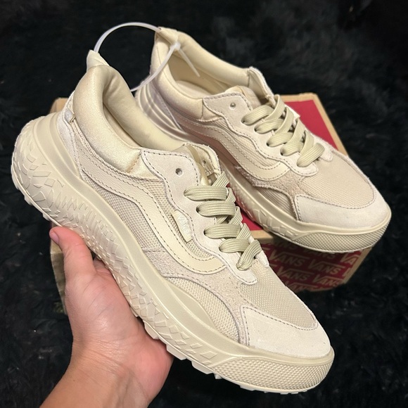 VANS MTE Ultrarange Neo VR3 cream lace up shoes sneakers women’s 8.5 new